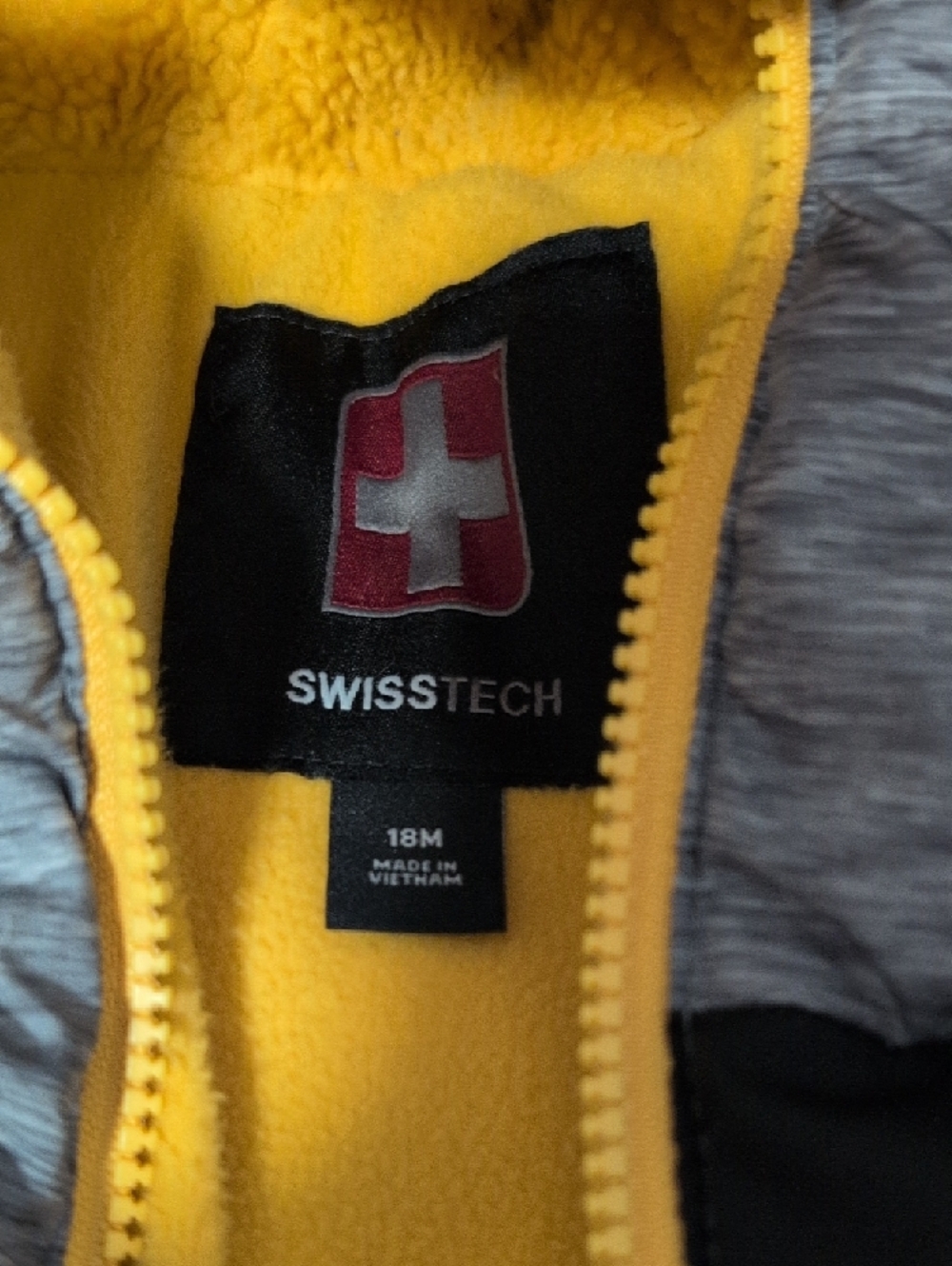 ❤️‍🔥10/$10❤️‍🔥 Baby Boys Swiss Tech Yellow/Gray Puffer Jacket Size 18M - Picture 2 of 5